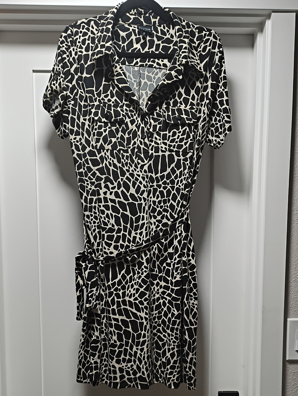 Enfocus Studio Black and Cream Giraffe-Print Midi Shirt Dress